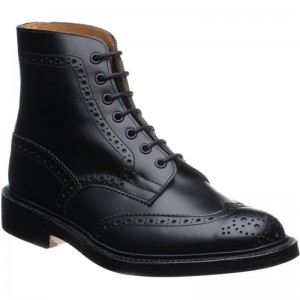 Trickers Stow brogue boots in Black Calf 